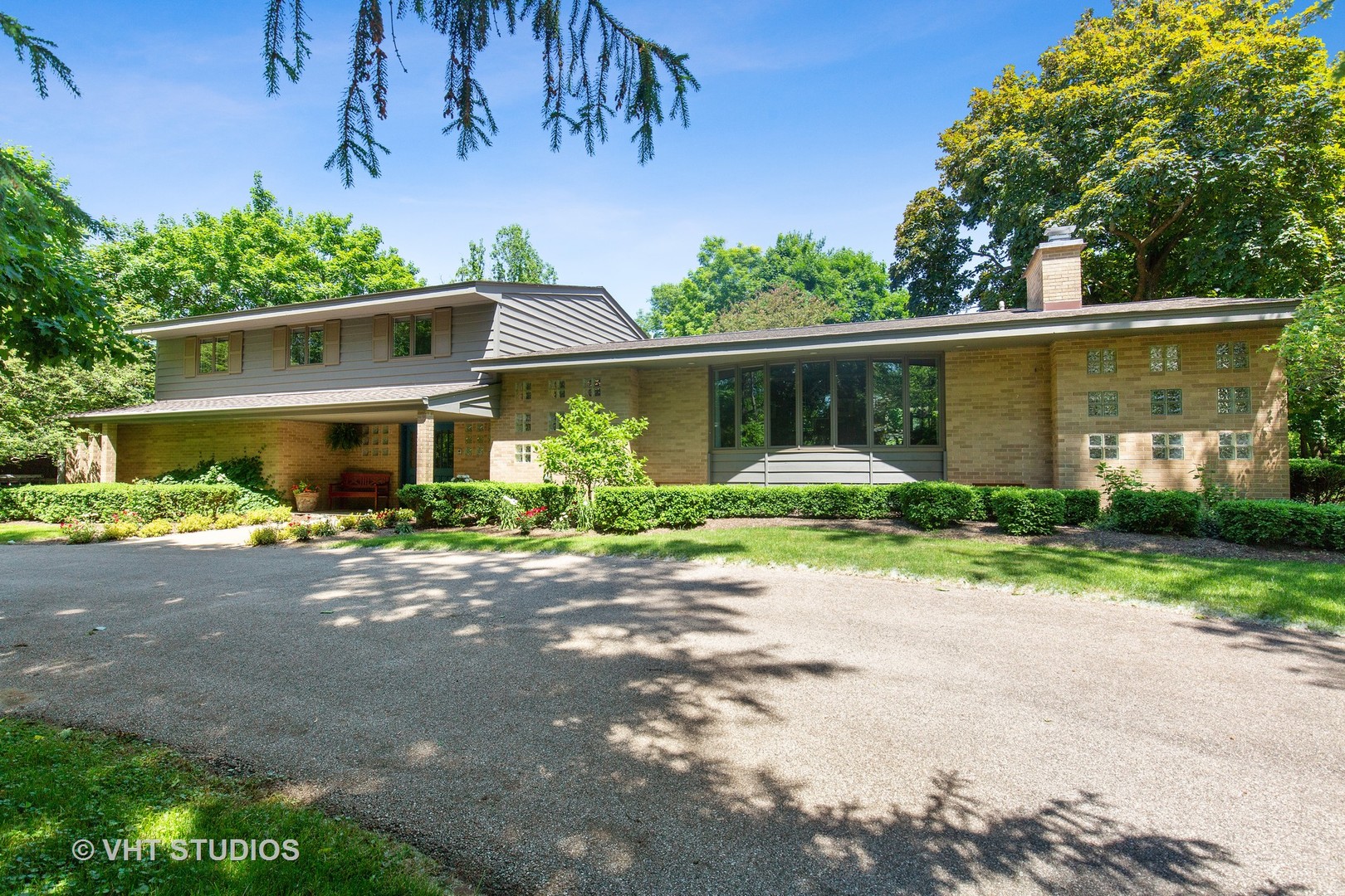 465 Riverside Drive Crystal Lake, IL 60014 - Photo 2 of 30 a front view of a house with garden