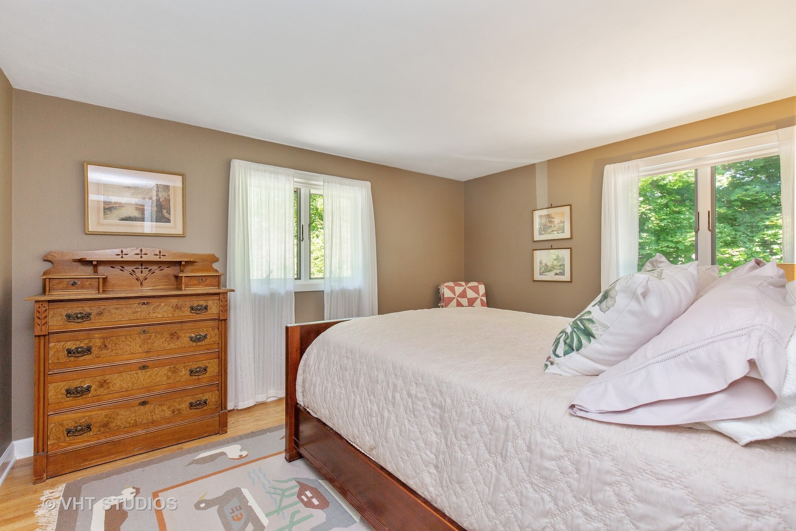465 Riverside Drive Crystal Lake, IL 60014 - Photo 20 of 30 a bedroom with a bed and a dresser