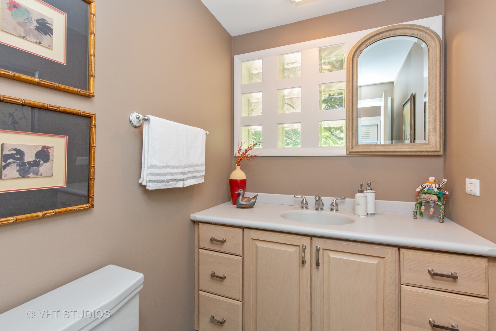 465 Riverside Drive Crystal Lake, IL 60014 - Photo 6 of 30 a bathroom with a sink and a mirror