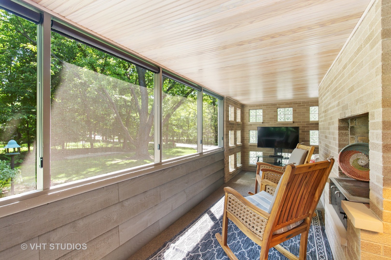 465 Riverside Drive Crystal Lake, IL 60014 - Photo 8 of 30 a dining room with large windows