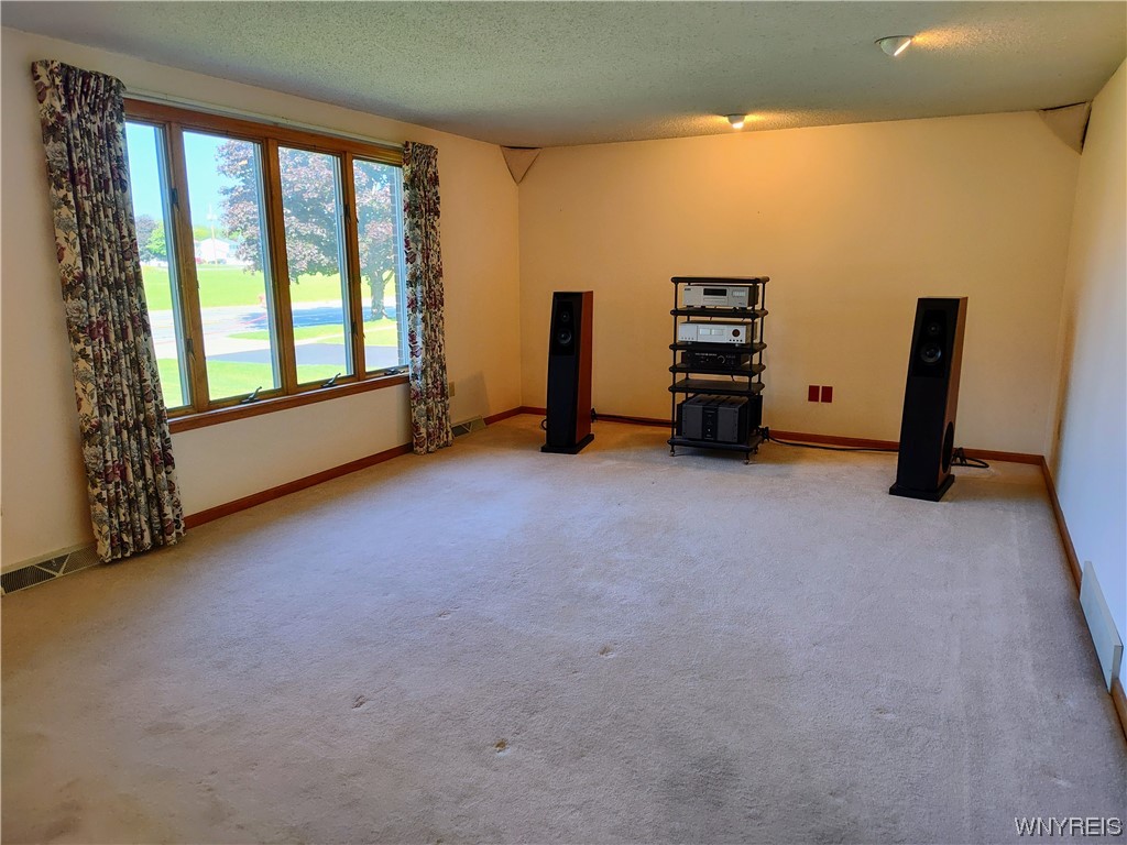 109 Losson Road Cheektowaga, NY 14227 - Photo 6 of 42