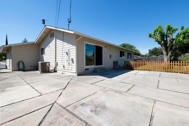 a view of a house with a backyard