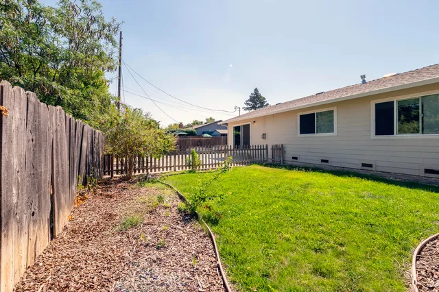 a view of a house with a backyard