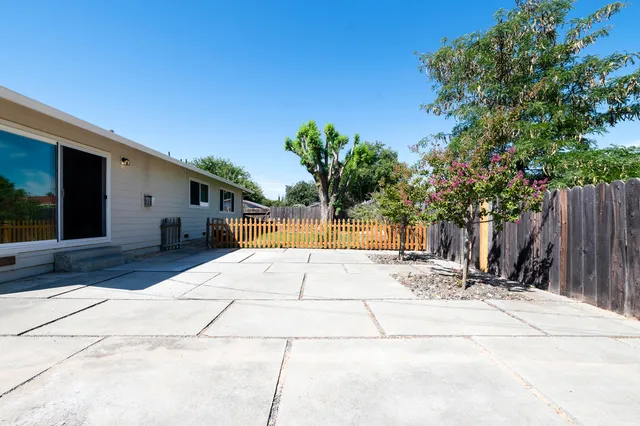 a view of a backyard of the house