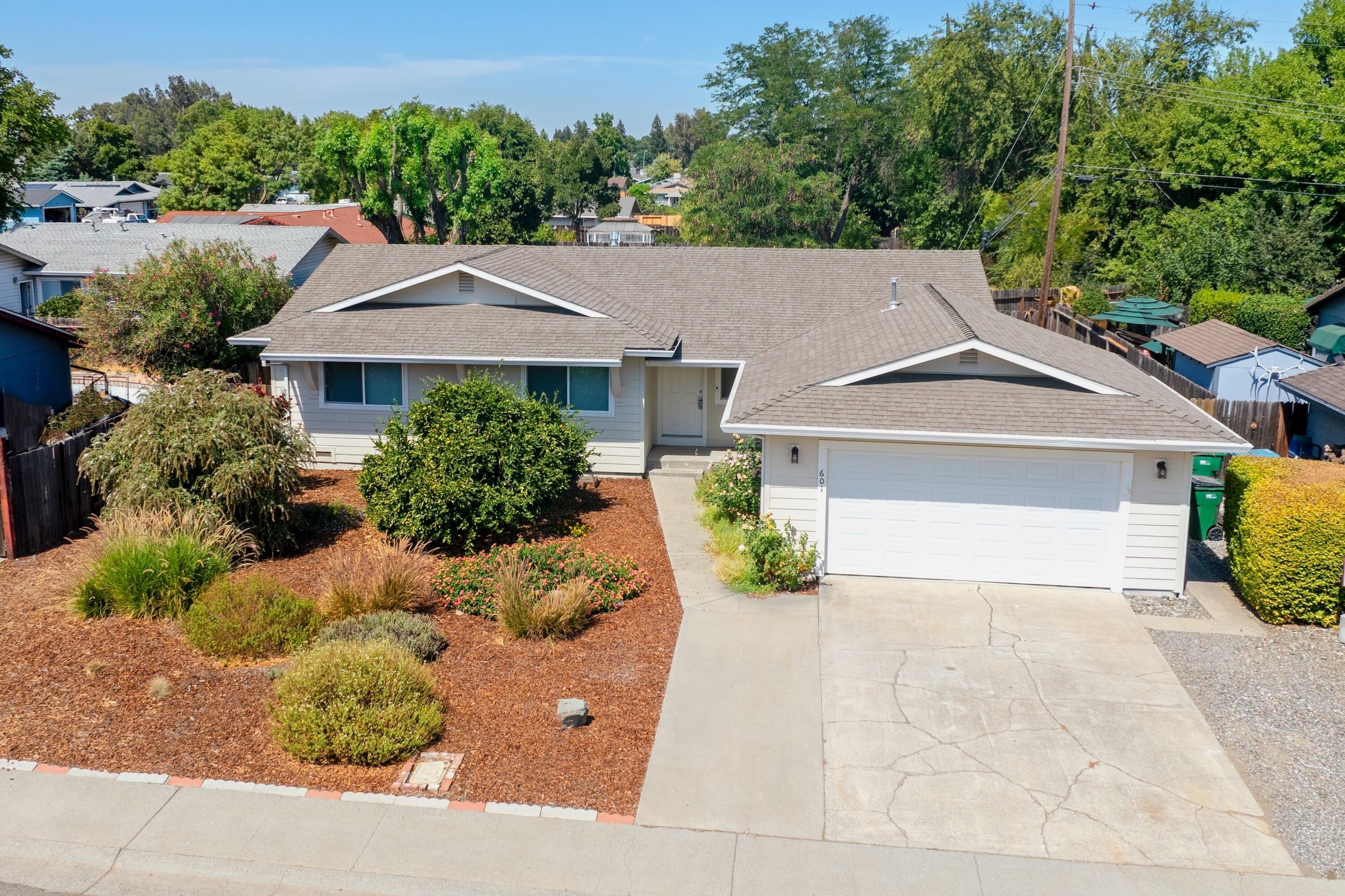 601 Green Street Willows, CA 95988 - Photo 23 of 23 front view of a house with a yard