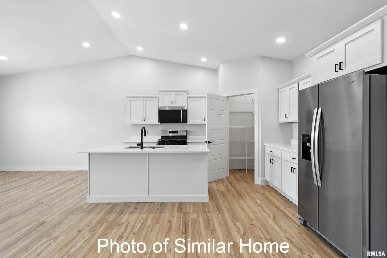 424 North 2nd Street Eldridge, IA 52748 - Photo 10 of 35