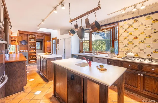 $1,875,000 | 9 Oxford Road, White Plains, NY 10605