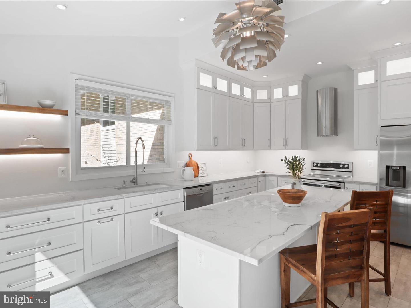 11709 Vale Road Oakton, VA 22124 - Photo 21 of 59 Gallery Image 21