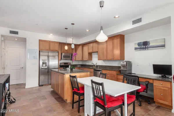 $2,095 | 525 West Lakeside Drive, Unit 133, Tempe, AZ 85281