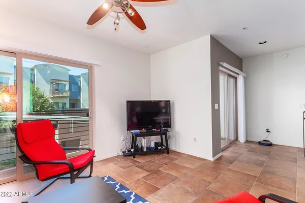 $2,095 | 525 West Lakeside Drive, Unit 133, Tempe, AZ 85281