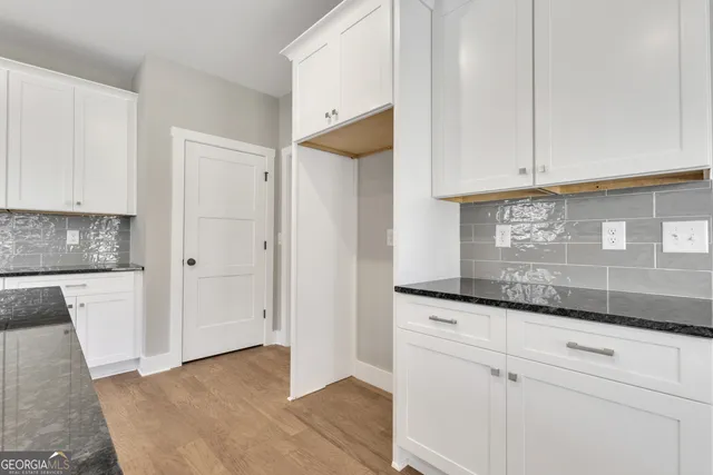 a view of an empty room with a ceiling fan