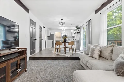 $370,000 | 817 Northwest Golden Court, Blue Springs, MO 64015