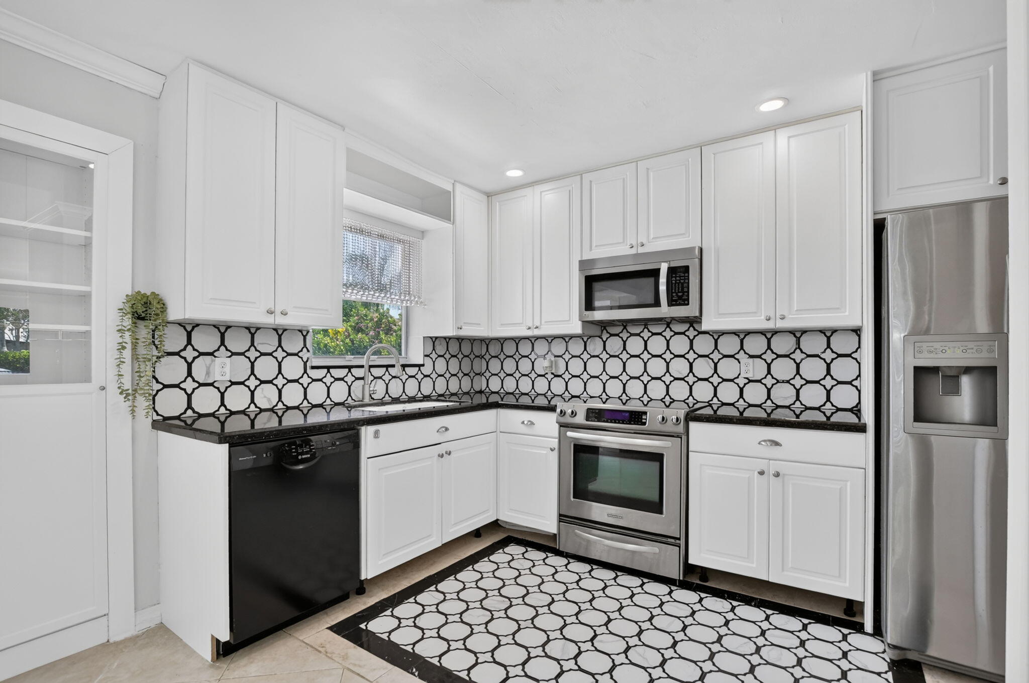 421 Southwest 2nd Street Boca Raton, FL 33432 - Photo 7 of 36 Kitchen