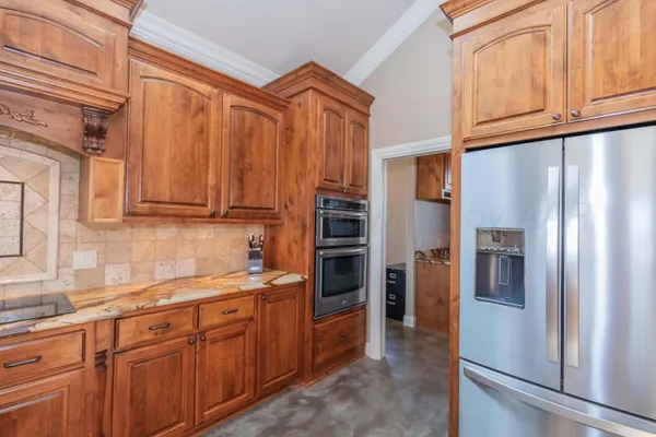 a view of a livingroom with furniture and a ceiling fan