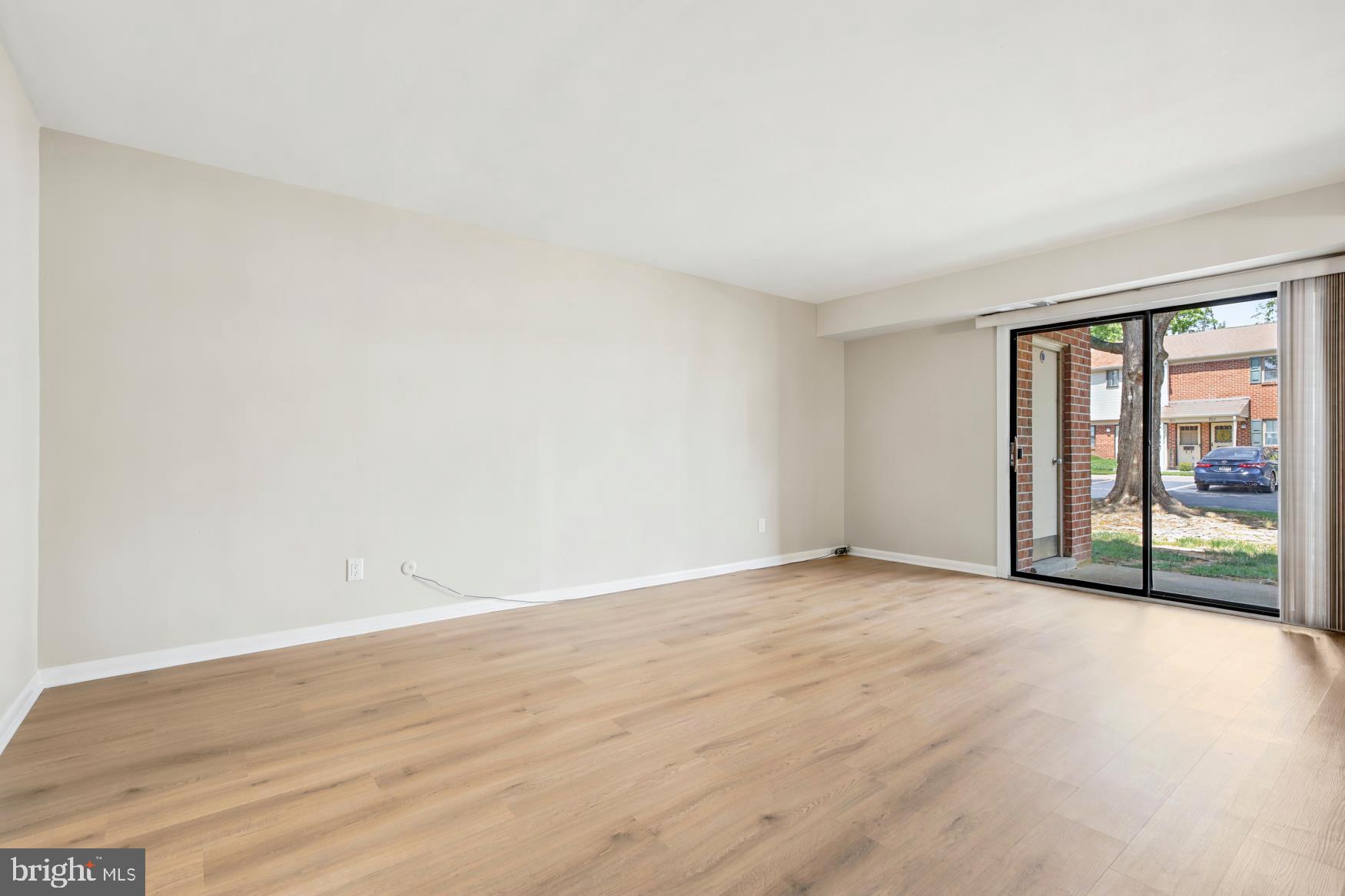 1155 York Rd., Unit E4 Warminster, PA 18974 - Photo 6 of 24 Living Room
