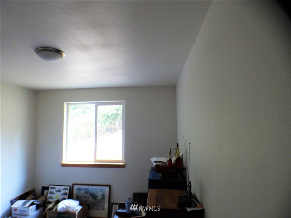 757 Taylor Road Kalama, WA 98625 - Photo 9 of 10 Gallery Image 9