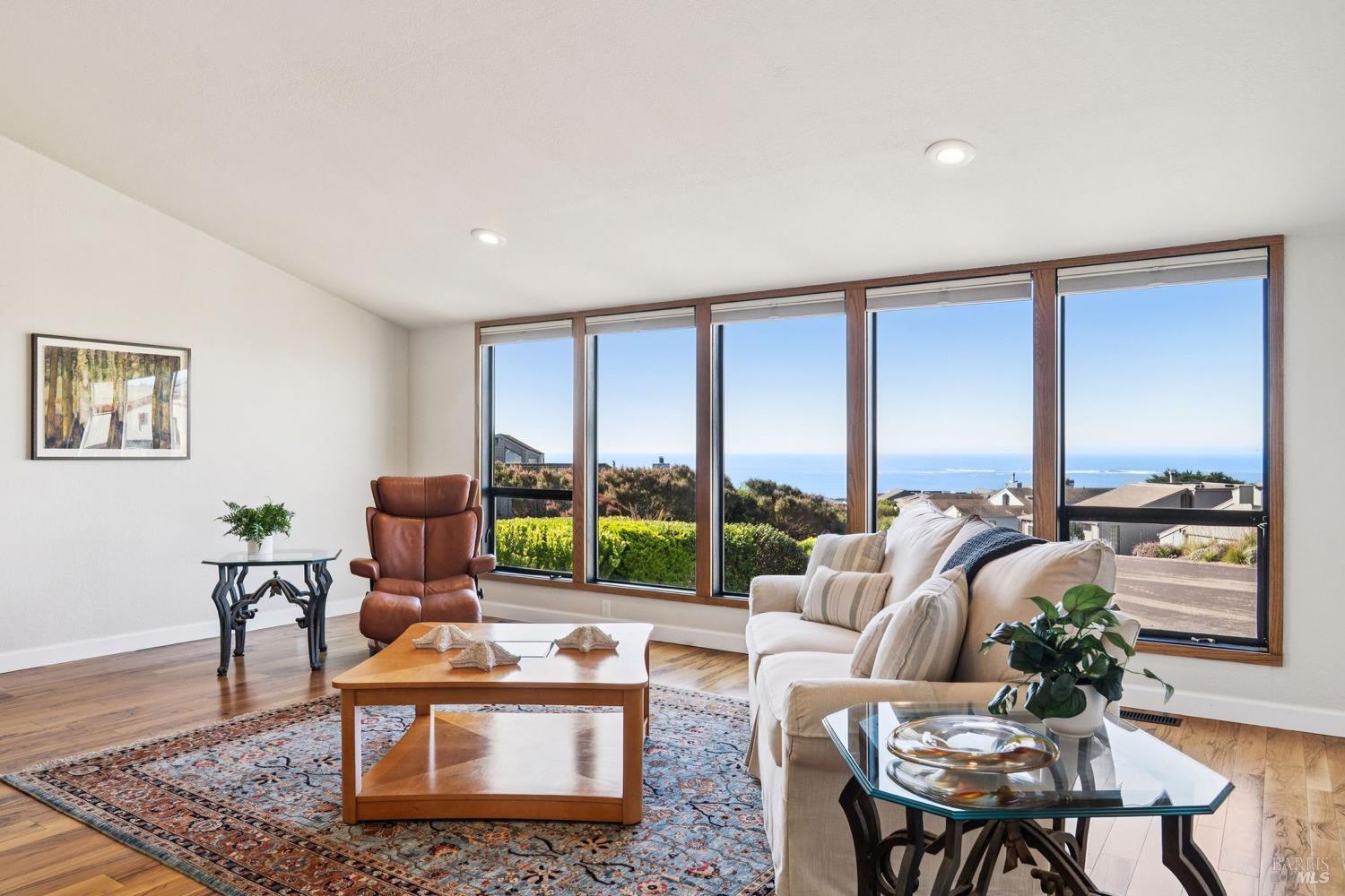 301 Sanderling Court Bodega Bay, CA 94923 - Photo 12 of 49