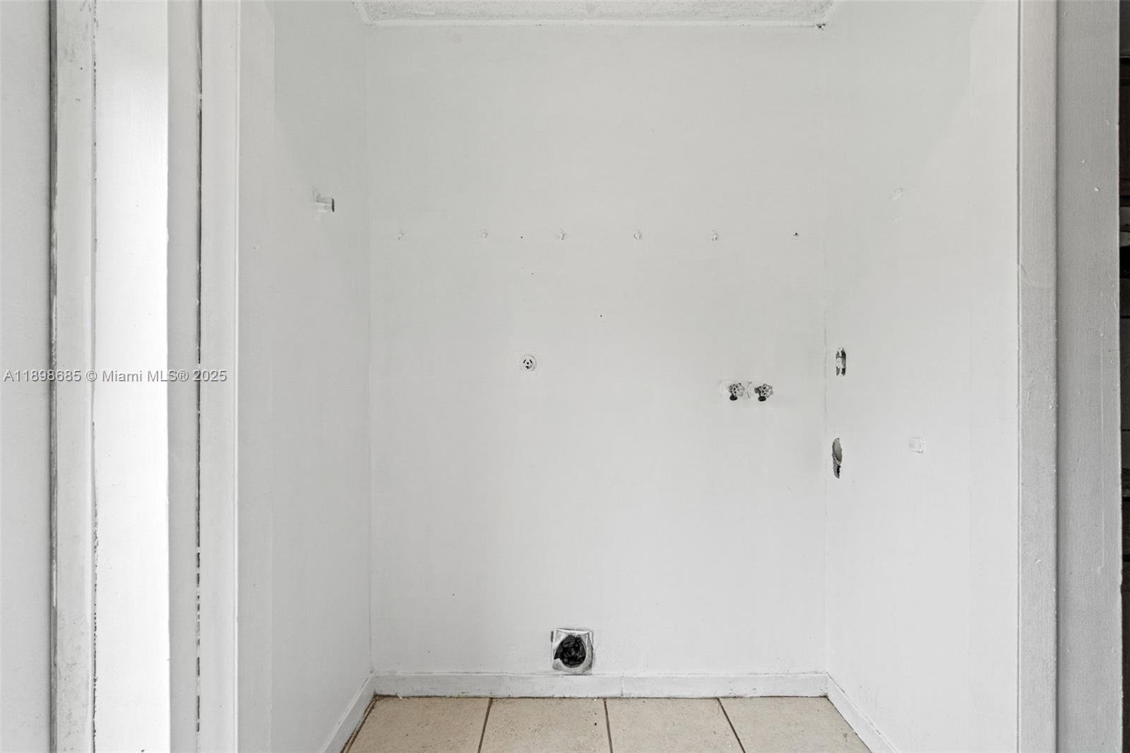 941 Southwest 20th Court Delray Beach, FL 33445 - Photo 12 of 46 a view of a small space