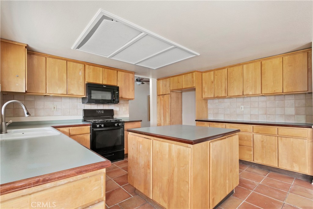 1703 South Tara Ridge Court Colton, CA 92324 - Photo 11 of 59