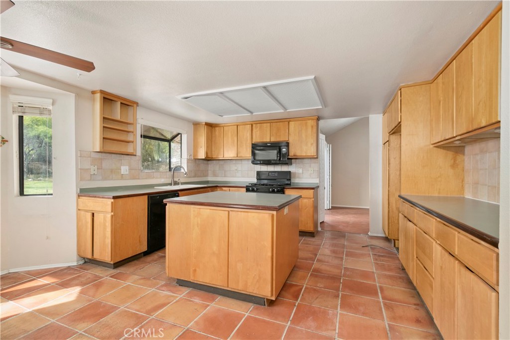 1703 South Tara Ridge Court Colton, CA 92324 - Photo 9 of 59