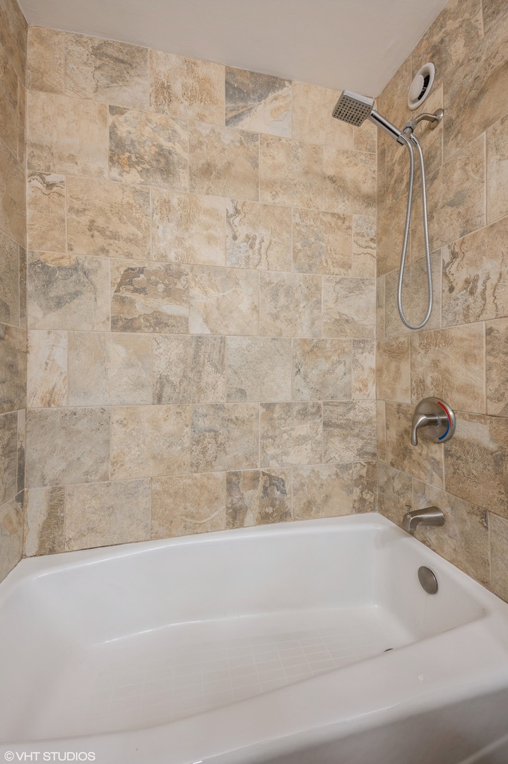 211 East Ohio Street, Unit 723 Chicago, IL 60611 - Photo 9 of 14 a bathroom with a bathtub