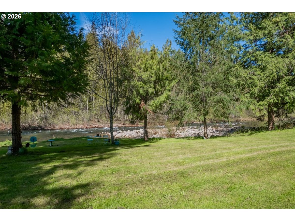 42927 Island Inn Drive Lebanon, OR 97355 - Photo 11 of 45
