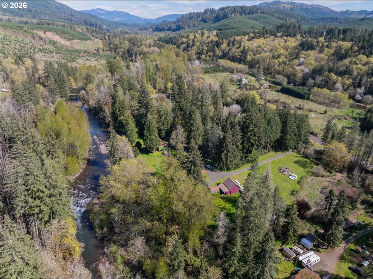 42927 Island Inn Drive Lebanon, OR 97355 - Photo 17 of 45