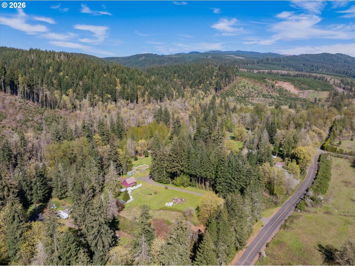 42927 Island Inn Drive Lebanon, OR 97355 - Photo 2 of 45