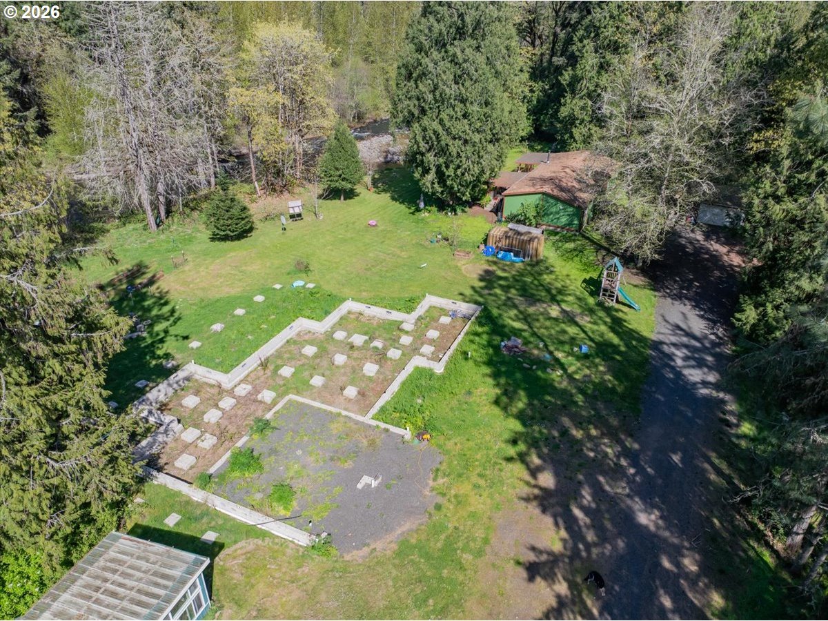 42927 Island Inn Drive Lebanon, OR 97355 - Photo 21 of 45