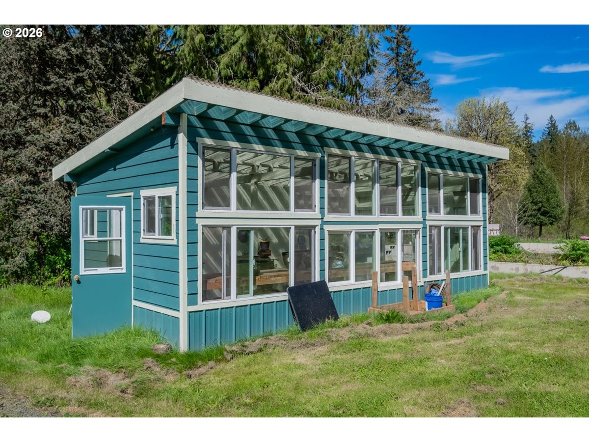 42927 Island Inn Drive Lebanon, OR 97355 - Photo 24 of 45