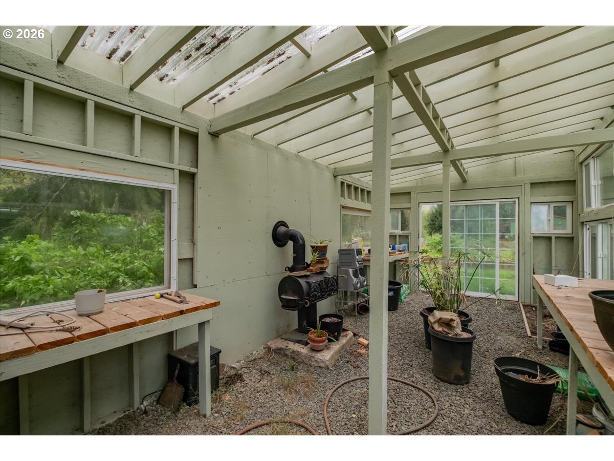 42927 Island Inn Drive Lebanon, OR 97355 - Photo 25 of 45