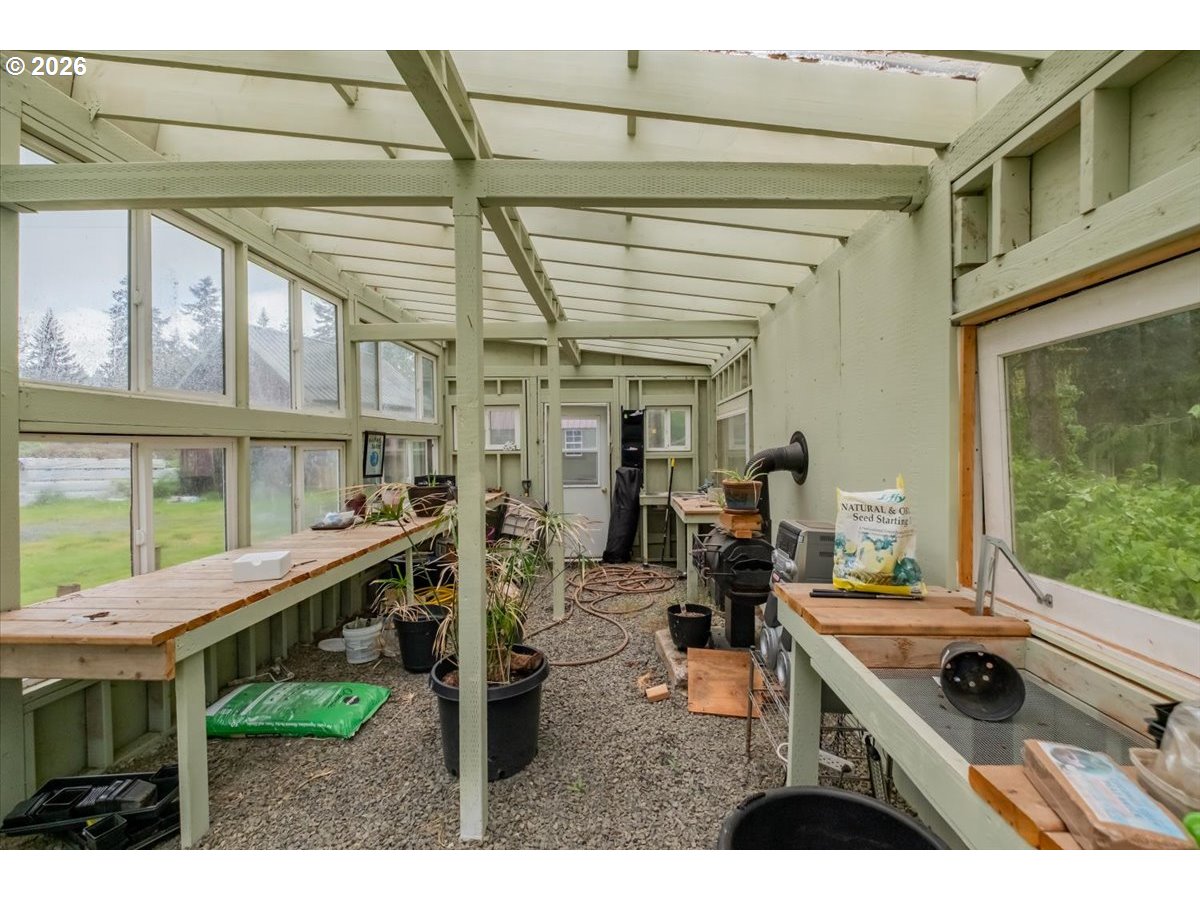 42927 Island Inn Drive Lebanon, OR 97355 - Photo 26 of 45