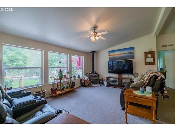 $680,000 | 42927 Island Inn Drive, Lebanon, OR 97355