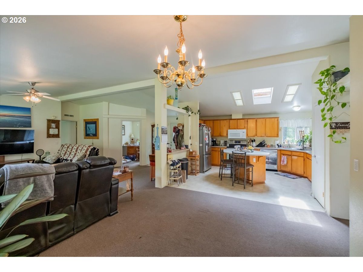 42927 Island Inn Drive Lebanon, OR 97355 - Photo 36 of 45