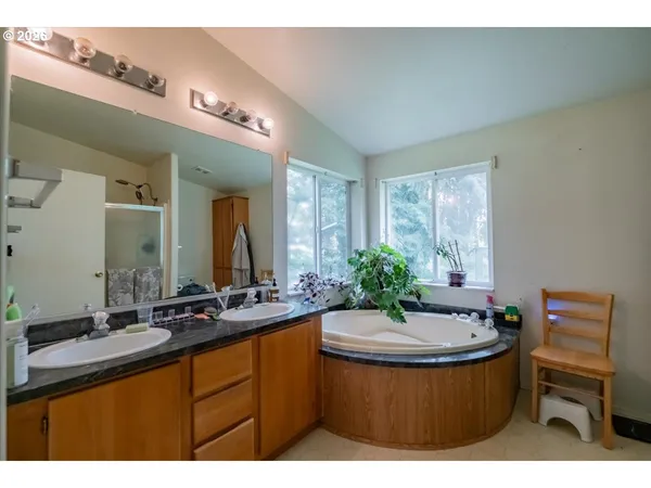 $680,000 | 42927 Island Inn Drive, Lebanon, OR 97355