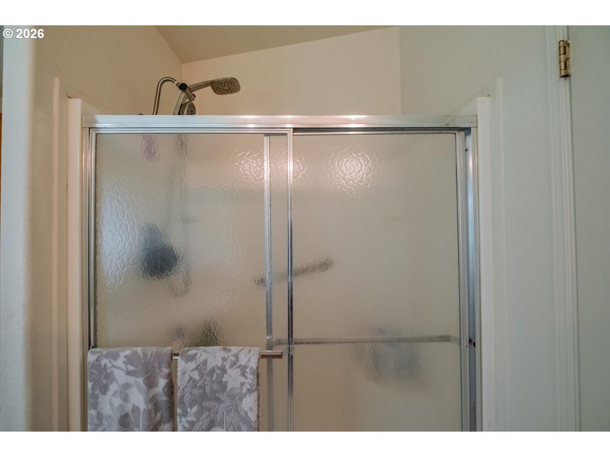 42927 Island Inn Drive Lebanon, OR 97355 - Photo 41 of 45