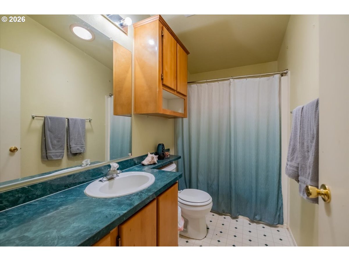 42927 Island Inn Drive Lebanon, OR 97355 - Photo 42 of 45