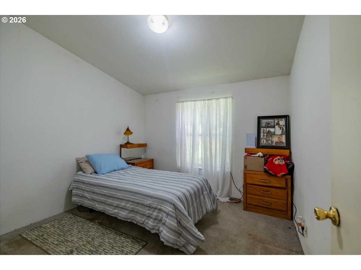 42927 Island Inn Drive Lebanon, OR 97355 - Photo 43 of 45