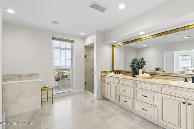 $1,085,000 | 400 East Bay Street, Unit PH8, Jacksonville, FL 32202