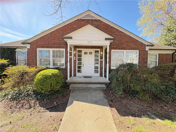$1,249 | 1915 Walker Avenue, Greensboro, NC 27403