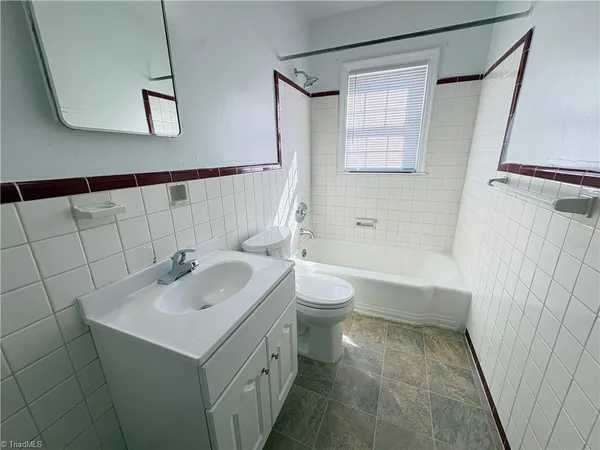$1,249 | 1915 Walker Avenue, Greensboro, NC 27403