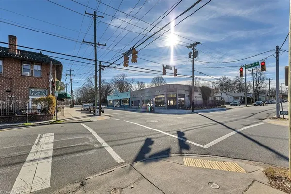 $1,249 | 1915 Walker Avenue, Greensboro, NC 27403