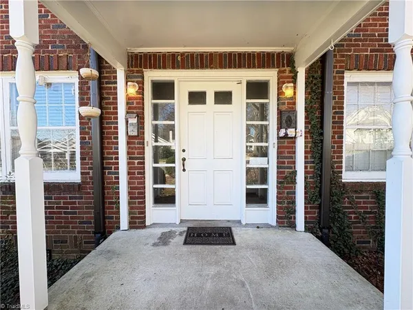 $1,249 | 1915 Walker Avenue, Greensboro, NC 27403