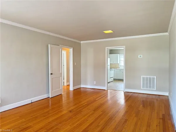 $1,249 | 1915 Walker Avenue, Greensboro, NC 27403