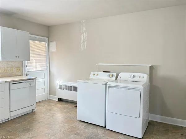 $1,249 | 1915 Walker Avenue, Greensboro, NC 27403