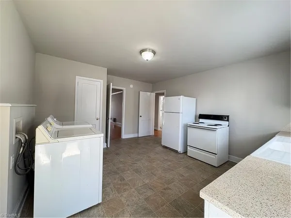 $1,249 | 1915 Walker Avenue, Greensboro, NC 27403