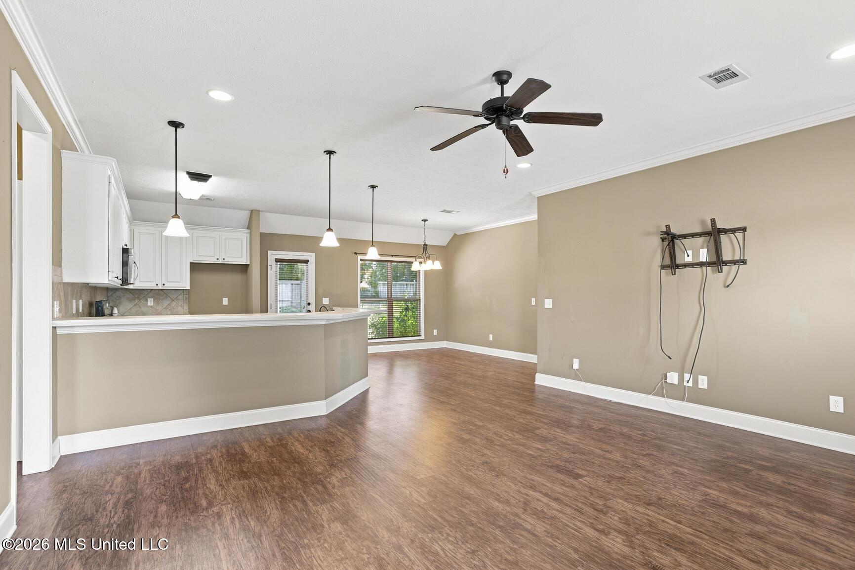 159 Harvey Circle Canton, MS 39046 - Photo 6 of 27 159 Harvey Cir-6
