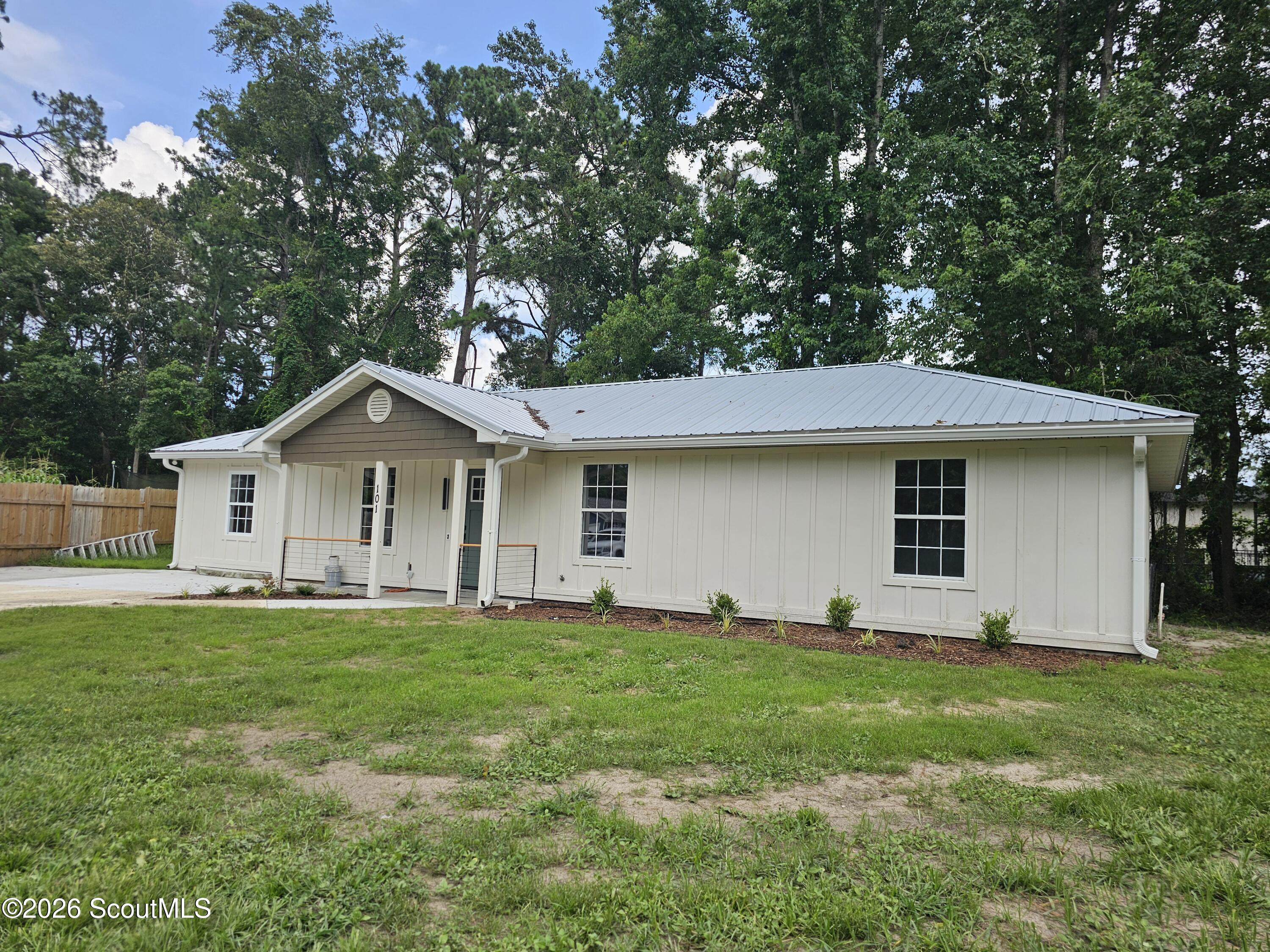 101 Dover Circle Brunswick, GA 31525 - Photo 3 of 32 Front of Home