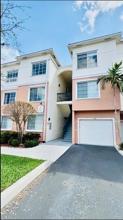 $2,200 | 2304 Myrtlewood Circle East, Unit 304, Palm Beach Gardens, FL 33418
