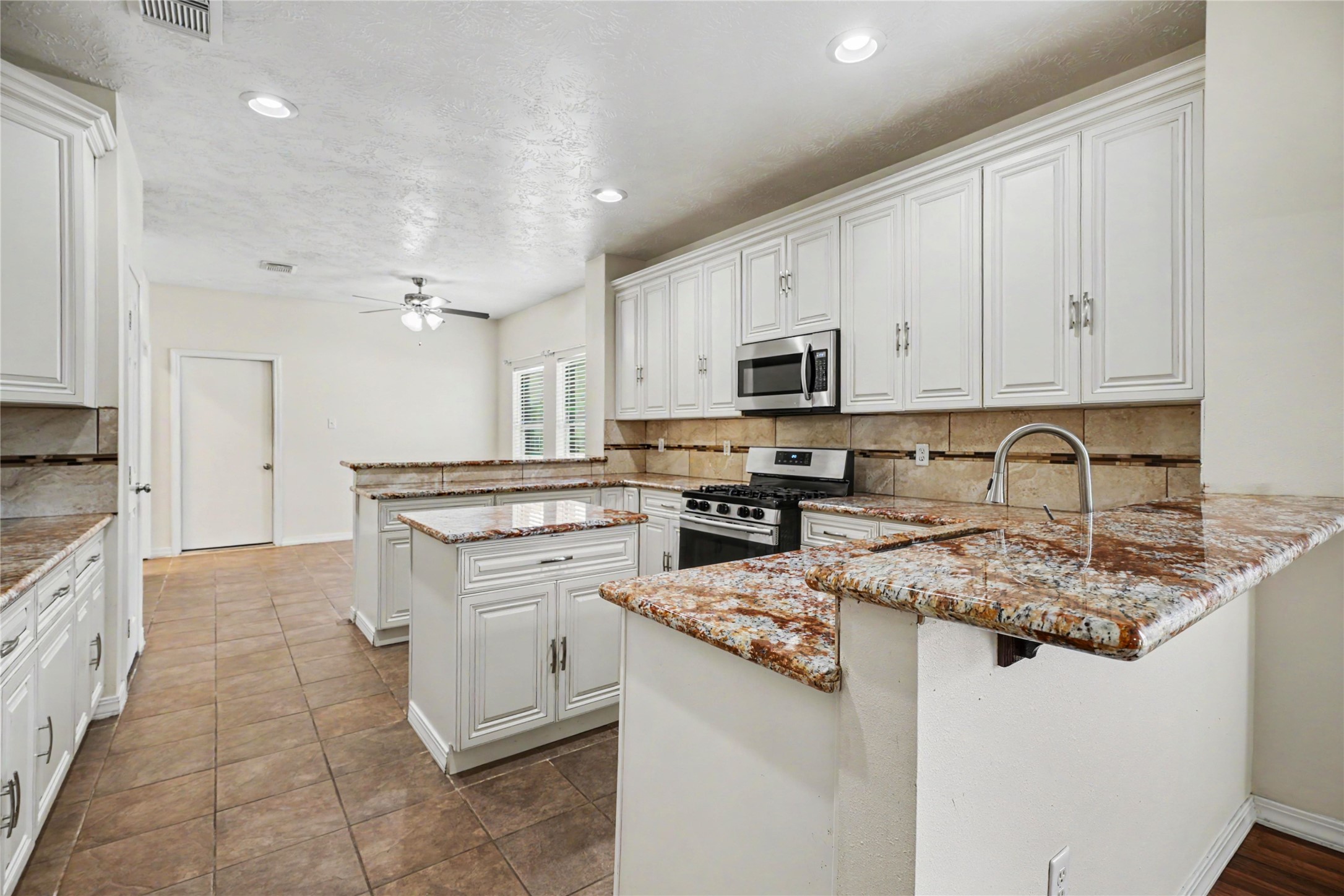 9714 Crystal Boulevard Baytown, TX 77521 - Photo 13 of 36